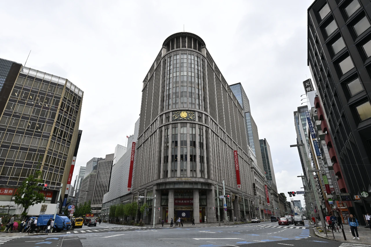 
<span>「ブランディングに寄与」「30代から40代の顧客が」　なぜ斜陽の「百貨店」はV字回復できたのか…インバウンド需要急伸の陰で「美術部」あり</span>
