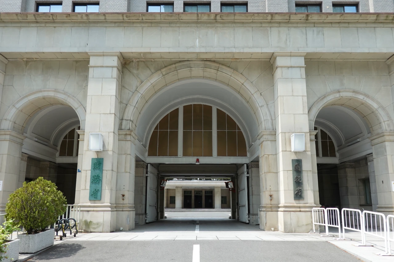 
<span>最強官庁・財務省の黄昏――今夏の人事が象徴する「次の次」の次官候補を占う</span>
