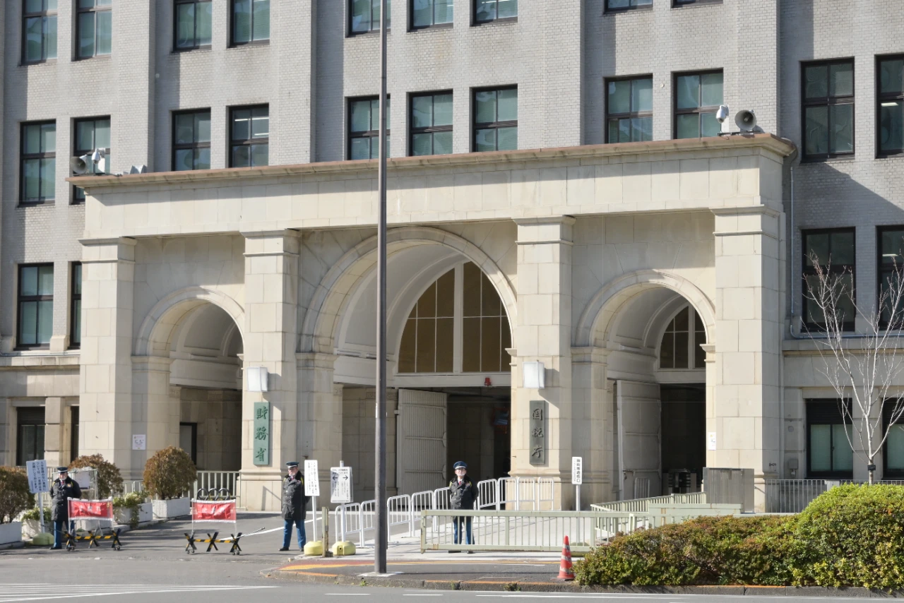 財務省の「ノンキャリ政治家担当」「蜜月政治家を見抜く方法」とは？　消費減税を阻む“最強官庁”の知られざる政界工作