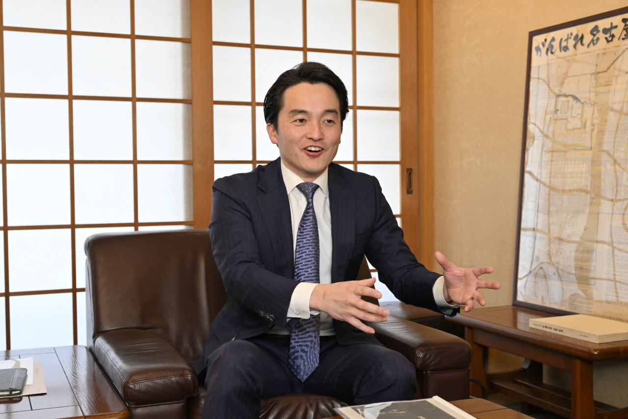 
<span>屋根瓦の老舗「坪井利三郎商店」社長が語る「和食カフェ」開業の狙い【ウェルビーイング探訪記】</span>
