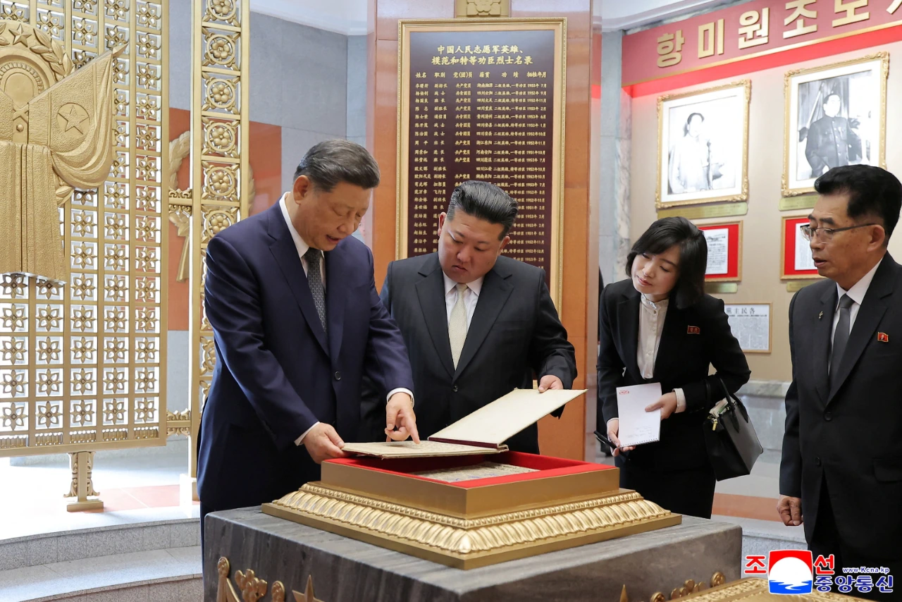 
<span>プーチンを迎え、金正恩を訪ねた習近平は何をしようとしているか</span>
