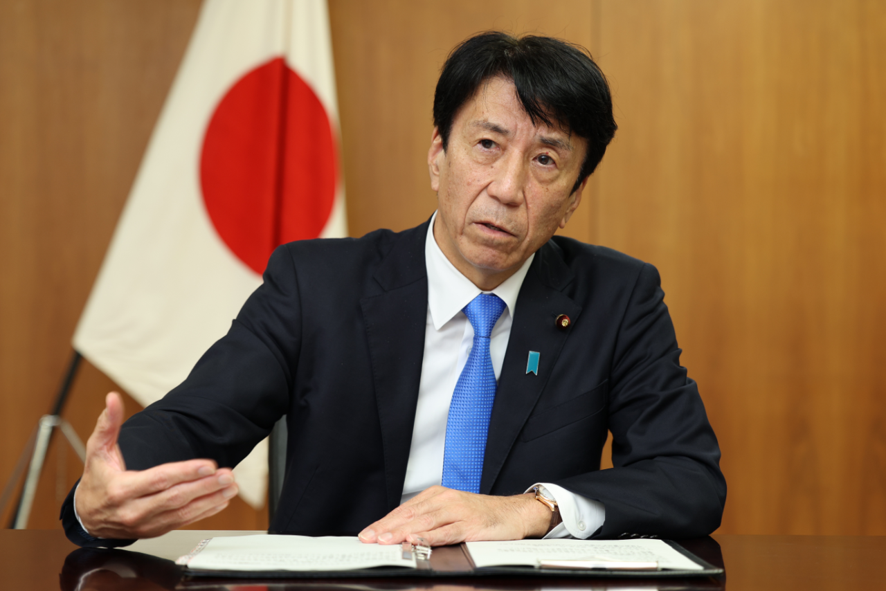 
<span>人間たちと歴史との戦いの物語</span>
