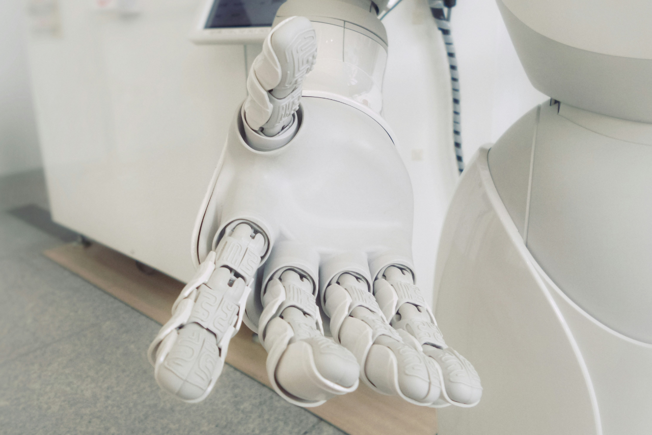 
<span>いまだにFAXが使われる介護現場のAI導入に何が必要なのか</span>
