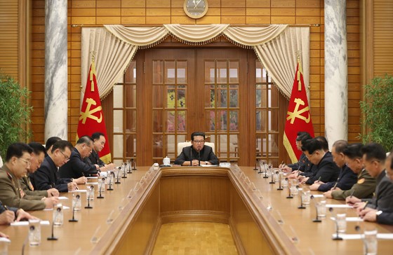 
<span>さらなる絶対化へと進む「国父」「金正恩主義」の登場：執権10年「人民的首領」への道</span>
