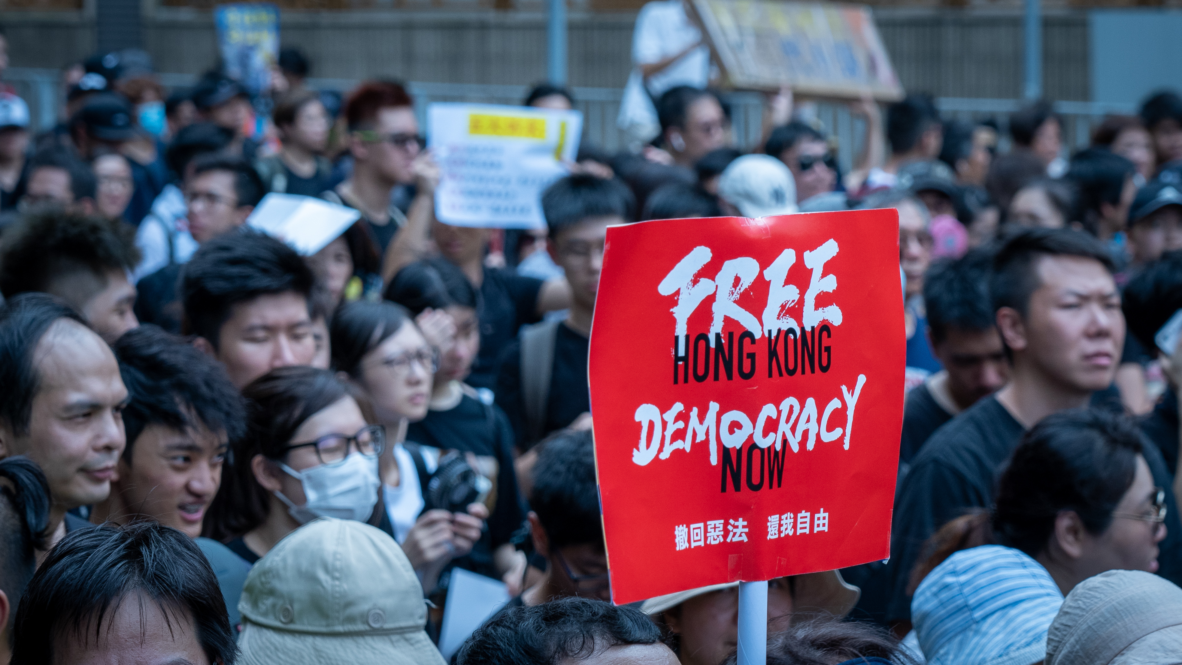 
<span>香港で「逃げ恥」新春SPが急遽放映中止に――揺れる「香港メディア」</span>
