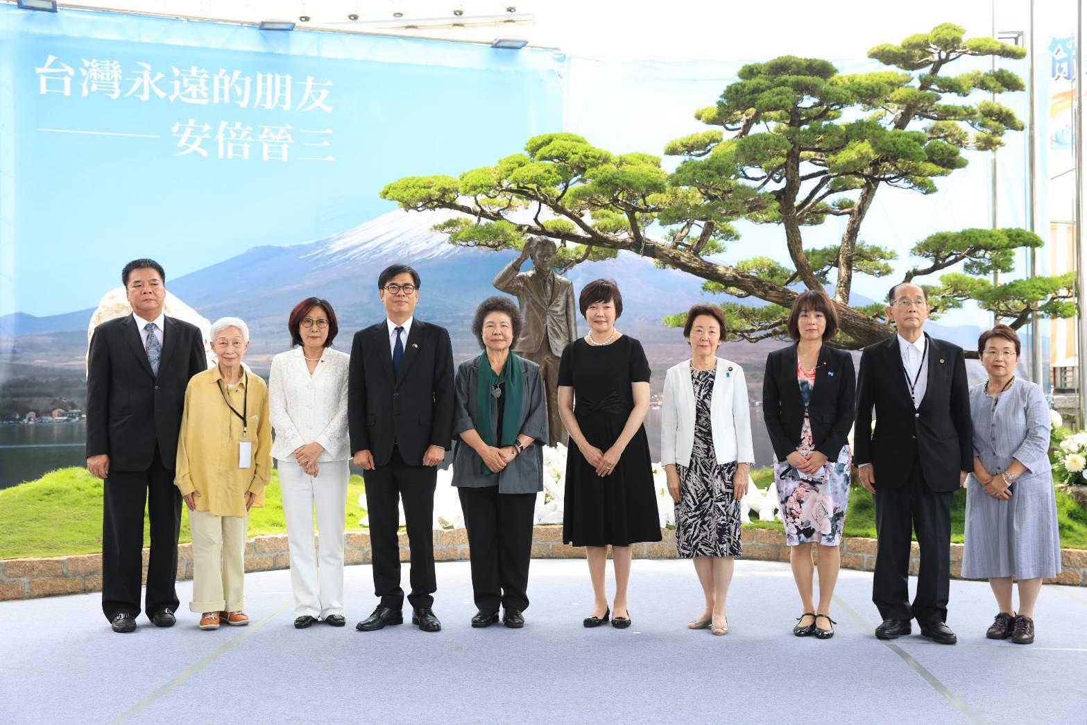 
<span>蔡英文と頼清徳が昭恵夫人を異例の歓待、台湾で銅像が建った「安倍晋三元首相」</span>
