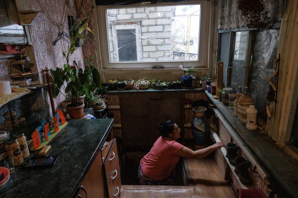 
<span>【THE WIDER IMAGE】小麦の収穫のために農民が残ったウクライナの村にて、ロシアの攻撃に怯えながら</span>

