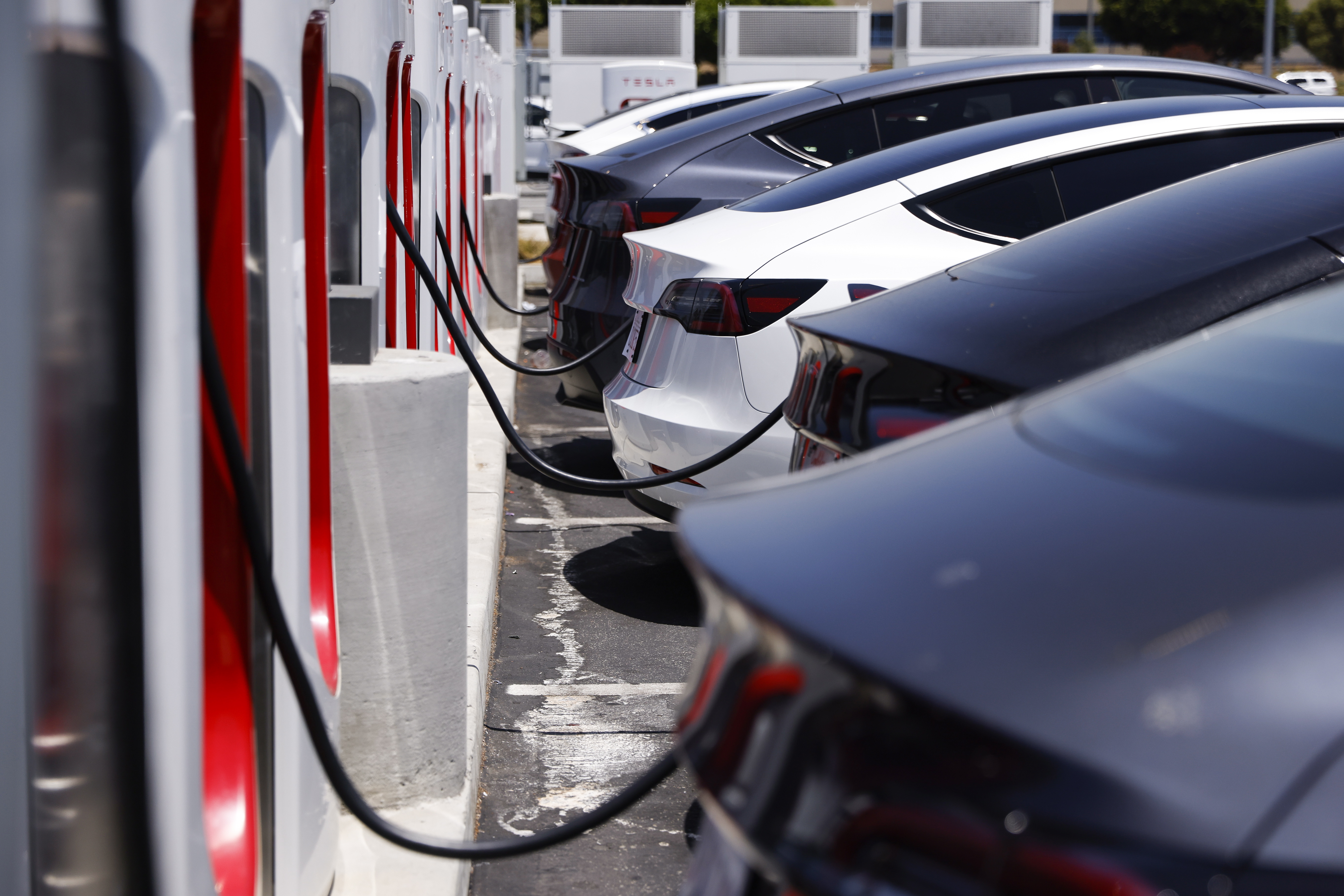 
<span>テスラ充電規格「NACS」でEV制覇へ「王手」の衝撃――フォード、GM、日産らが続々採用</span>
