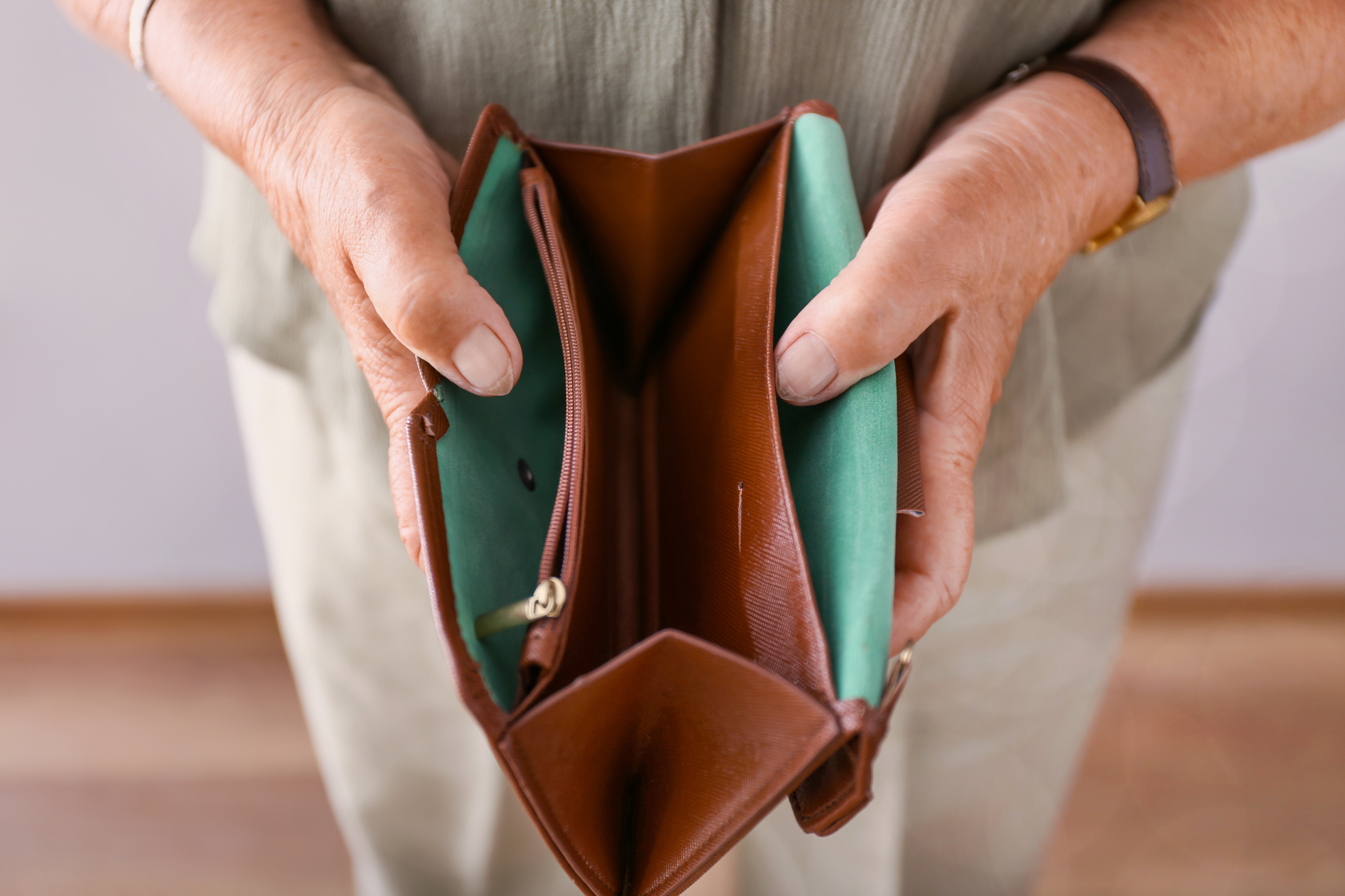 シニア世代と中小企業はご用心：なぜ「嫌われ者の仕組み債」を金融機関は販売し、多くの人が購入するのか