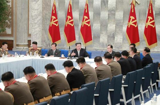 
<span>北朝鮮「短距離ミサイル」前線配備か：低い「戦術核」の可能性</span>
