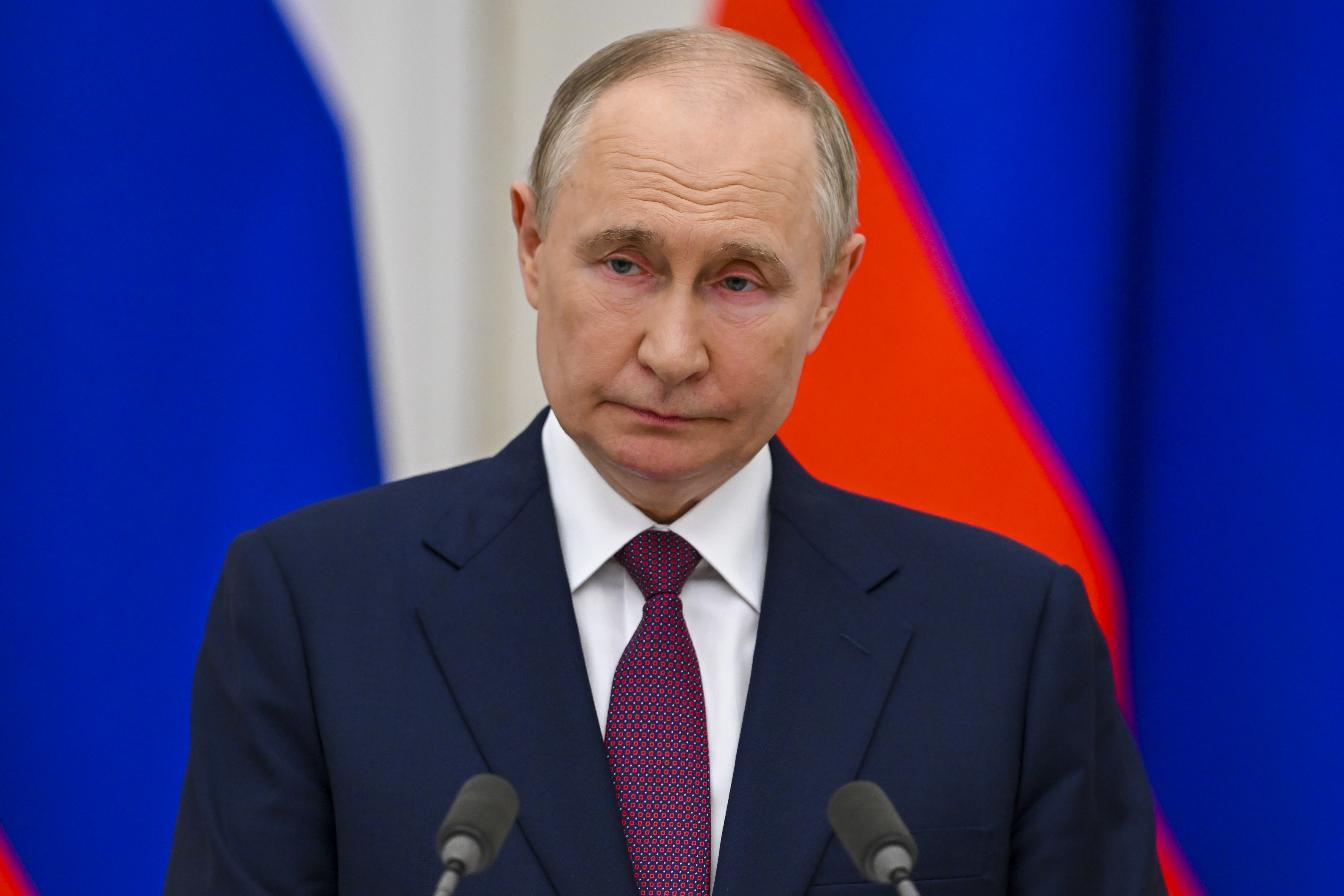 
<span>プーチンはなぜ「西側のルール」を非難し、ウクライナ侵攻を「合理的」だと考えるのか</span>
