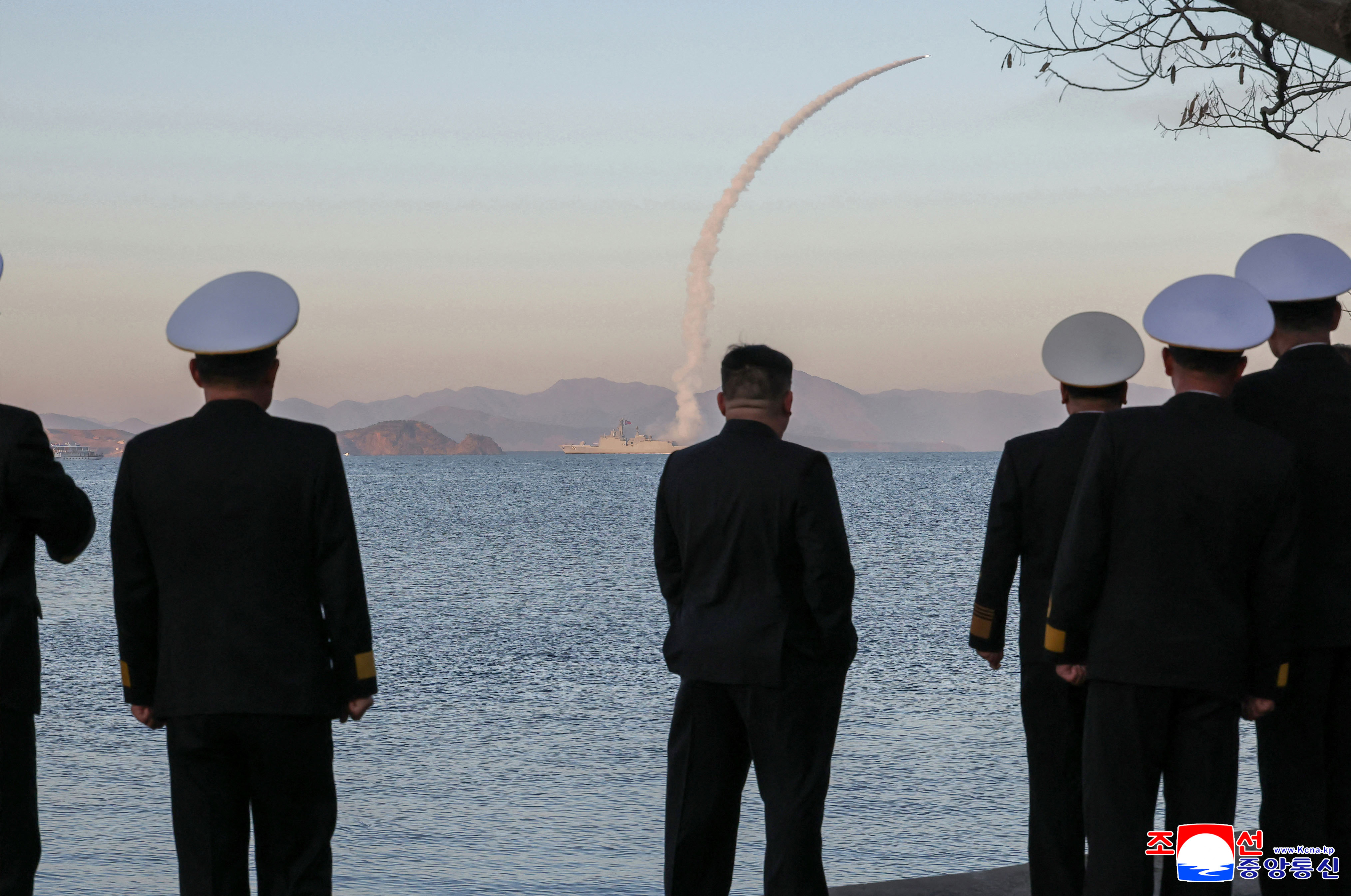 
<span>新型駆逐艦からミサイル発射実験、金正恩が「大きな満足」（2026年4月12日～4月18日）</span>
