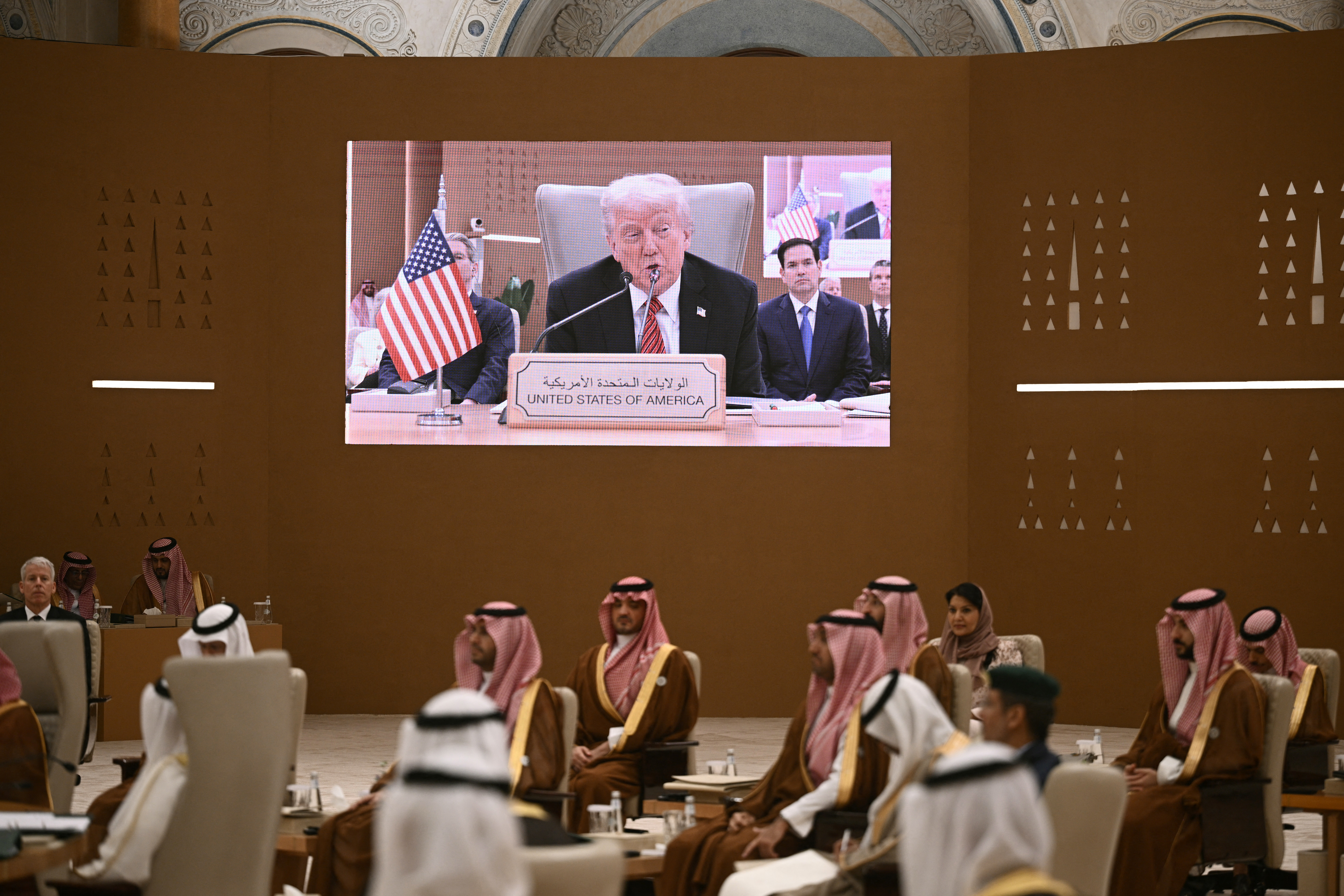 
<span>トランプが中東歴訪で得た「2兆ドル対米投資」の曖昧な実利、置き去りにされる地域秩序</span>
