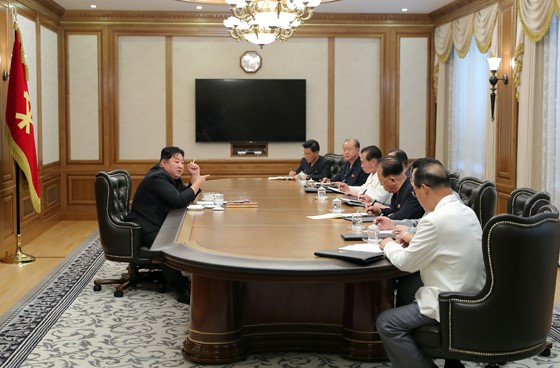 
<span>北朝鮮「党・軍・内閣」大幅人事：照準は「未曽有の国難」打開（中）</span>
