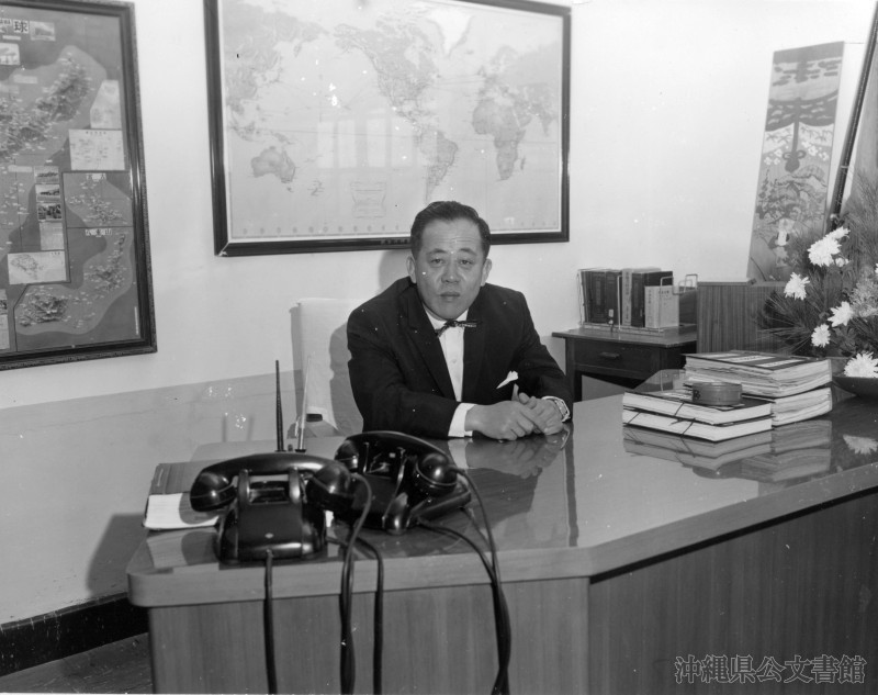 
<span>西銘順治：「イモハダシ論」での敗北から「県民党」での勝利へ</span>
