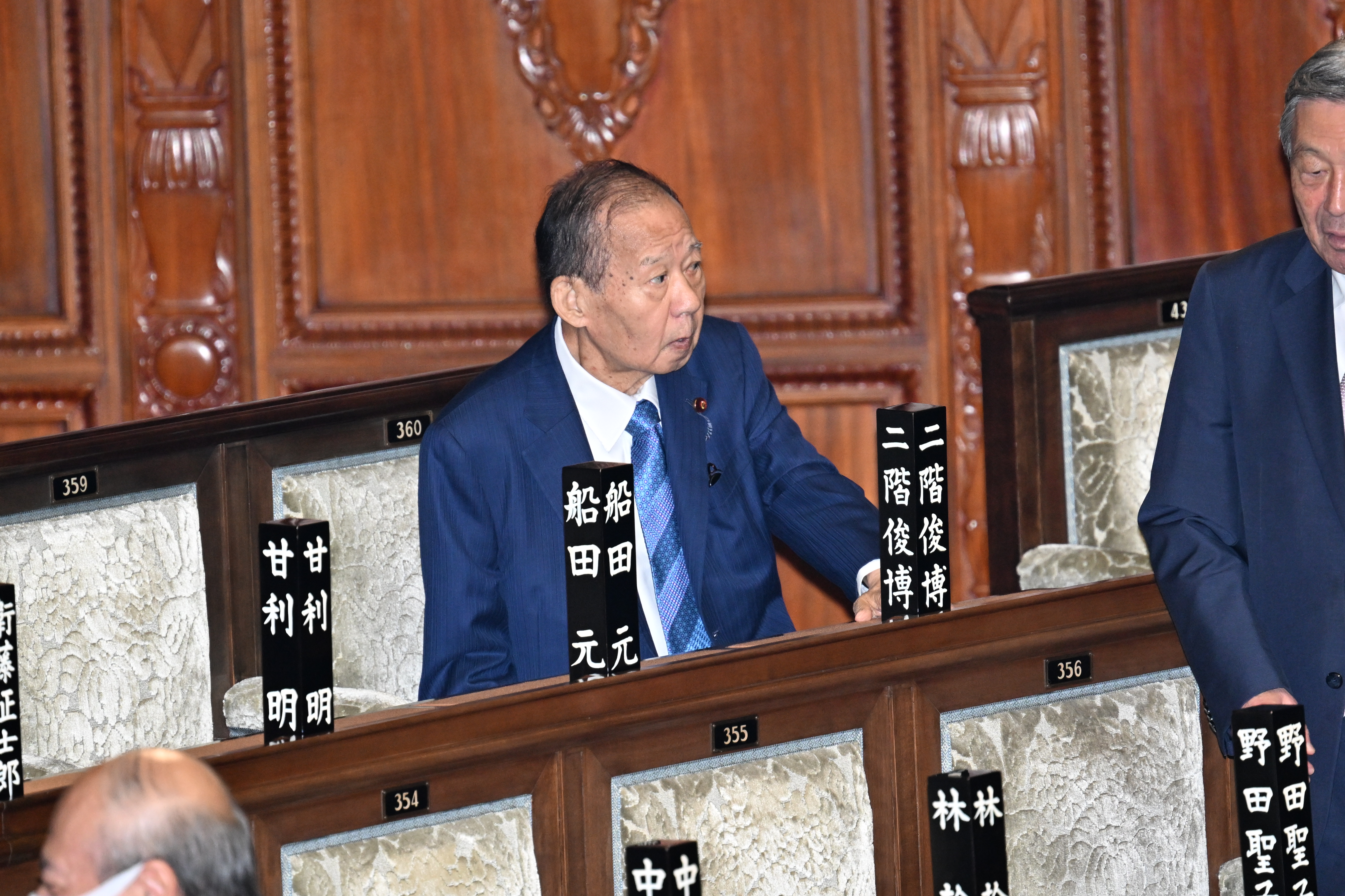 
<span>威光失墜の契機　「二階俊博」元幹事長「長男出馬」で分裂した王国・和歌山【「二階俊博」面妖なる“ドン”の正体】</span>

