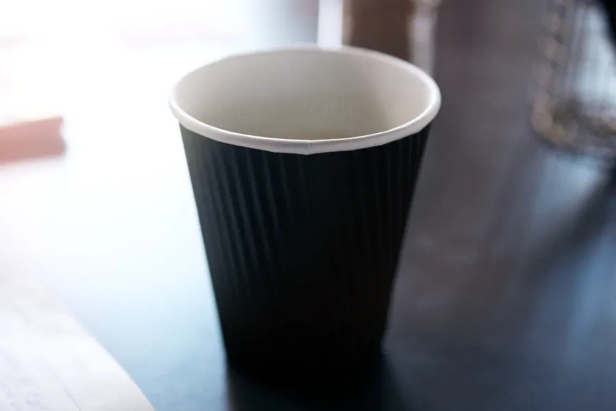 検索は「google」のみで飲み物は「紙コップ」　元社員が明かす「キーエンス」社内ルールの秘密