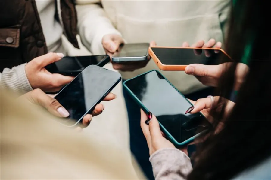 年齢制限では問題は解決しない――子どもたちの「SNS依存」危険性の論点