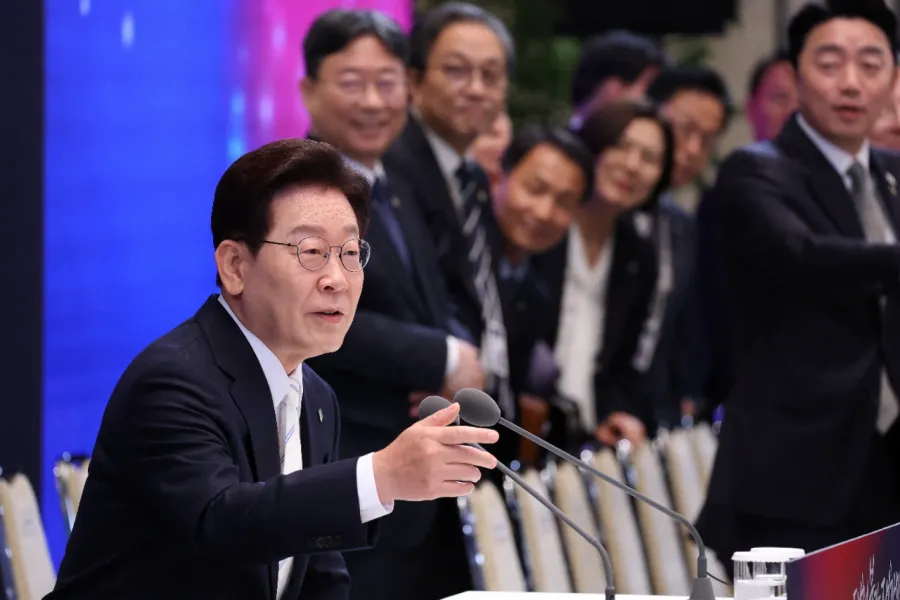 韓国「李在明・与党大勝」は額面通り？　統一地方選に覗いた過信、波乱含みの「8月党代表選」