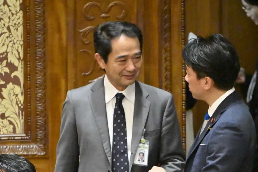 「東大テニスサークルで…」「同期会では…」親友・大串博志が明かす新財務次官「宇波弘貴」の実像 