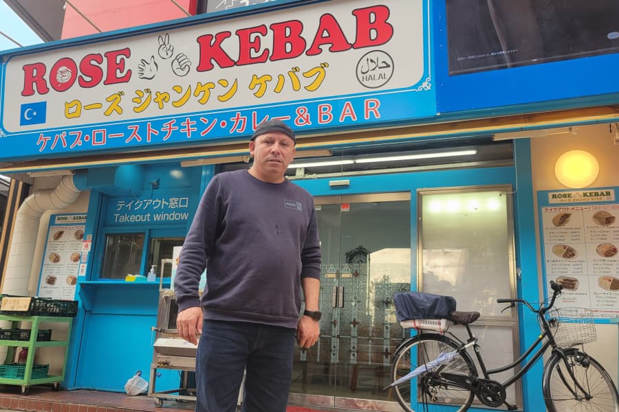 日本で生きるウイグル人：今日も実名証言を続ける千葉の人気ケバブ店主