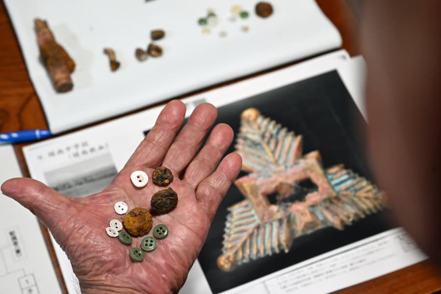 日本軍全滅の塹壕で見つかった旧制中学の帽章は誰のものか――「幻の学徒隊」を追う（後編）