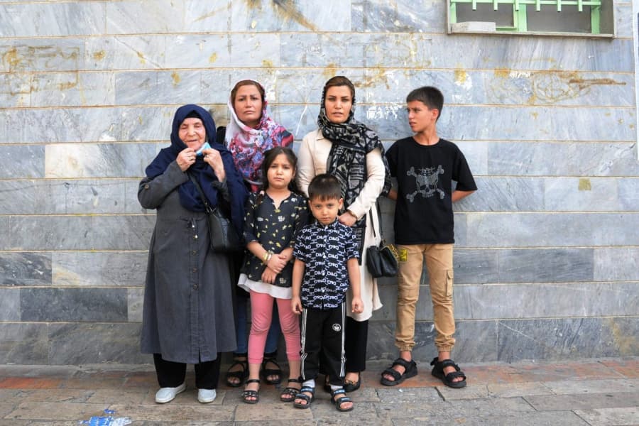 アフガン難民：イランに逃れてきた母子の恐怖と絶望