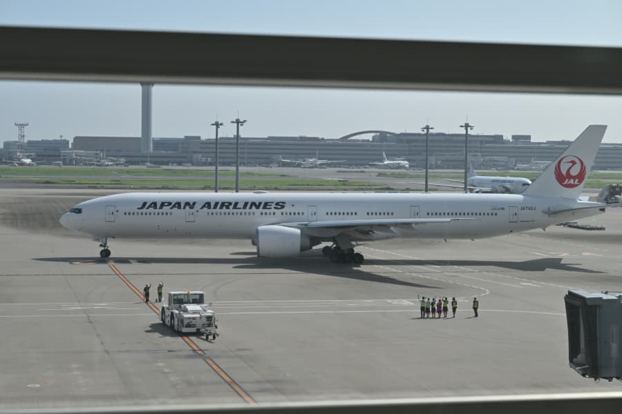 なぜ飛行機は定刻通り飛ばないのか――根深い空港の「特殊事情」に加えて航空会社の「甘え」も？