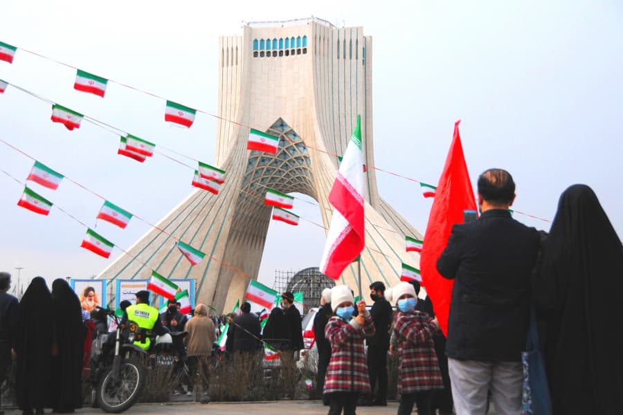 イラン、制裁下で膨張する革命防衛隊の権力