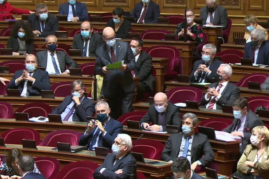 議会「調査報告書」が糾弾したフランス「コロナ対策」罪と罰