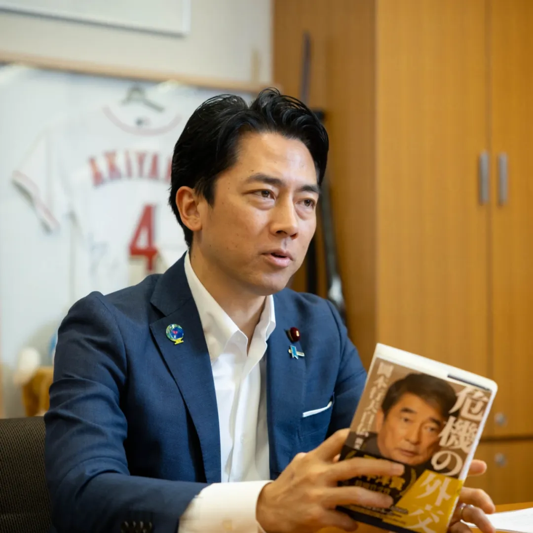 『危機の外交　岡本行夫自伝』を手に